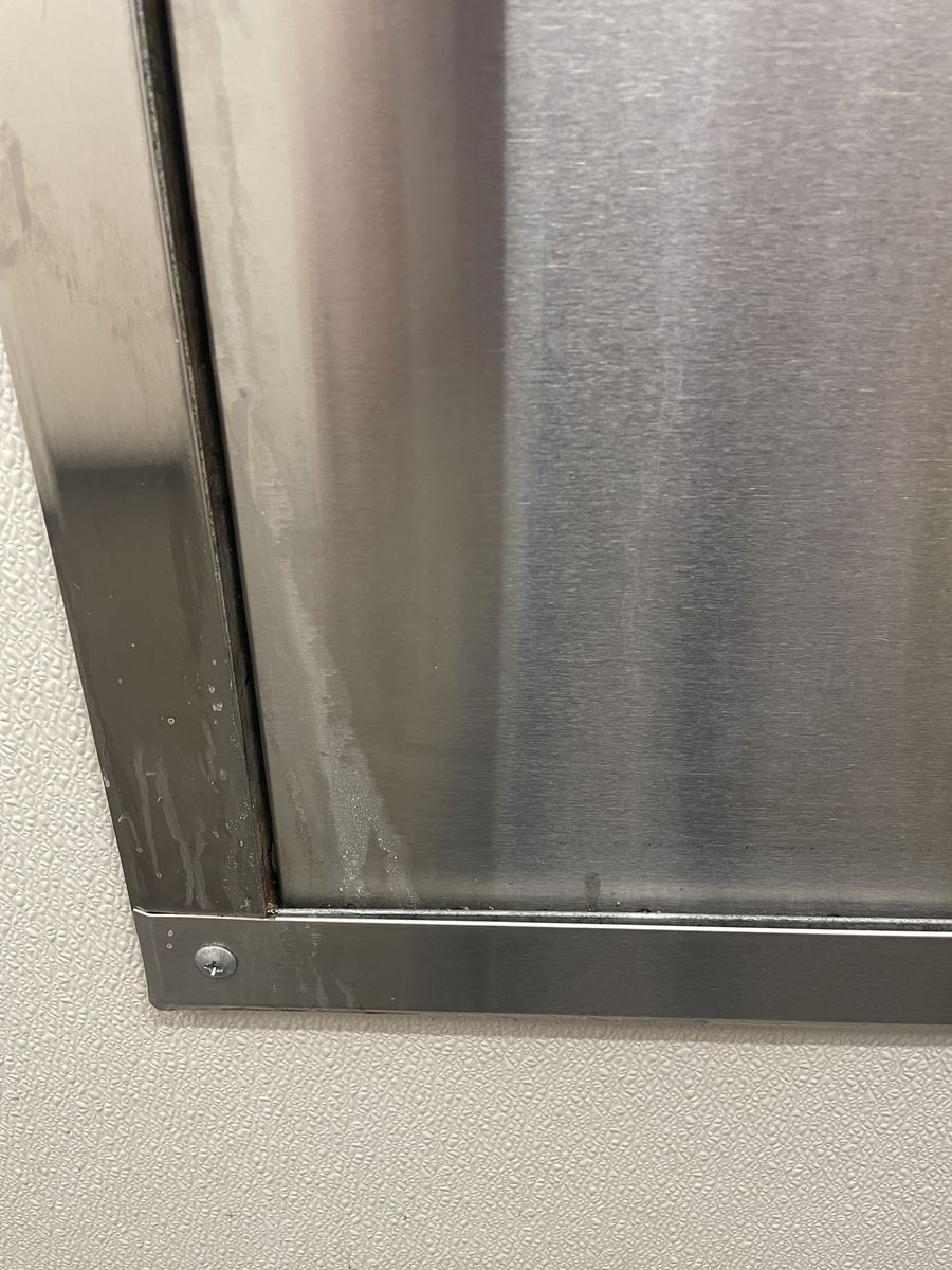 Drinking fountain before cleaning