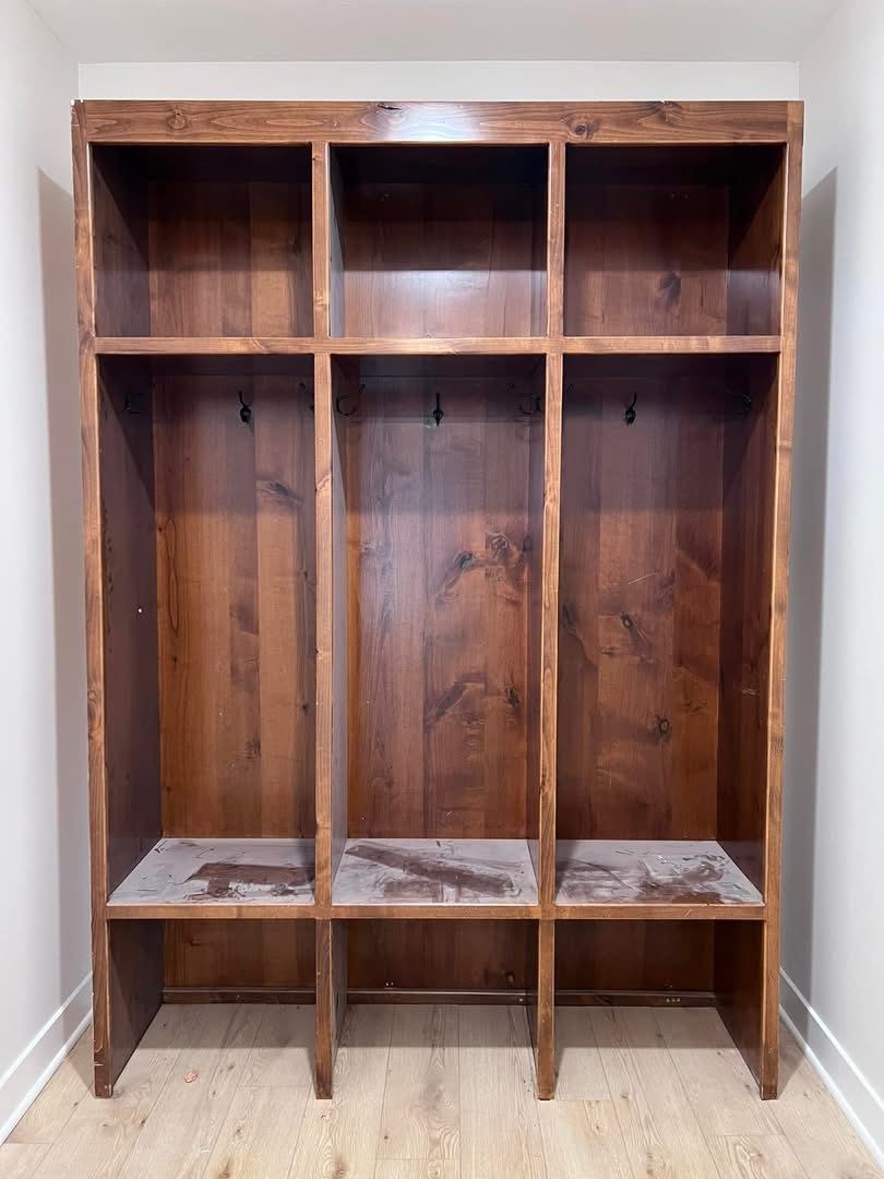 Mudroom lockers before cleaning